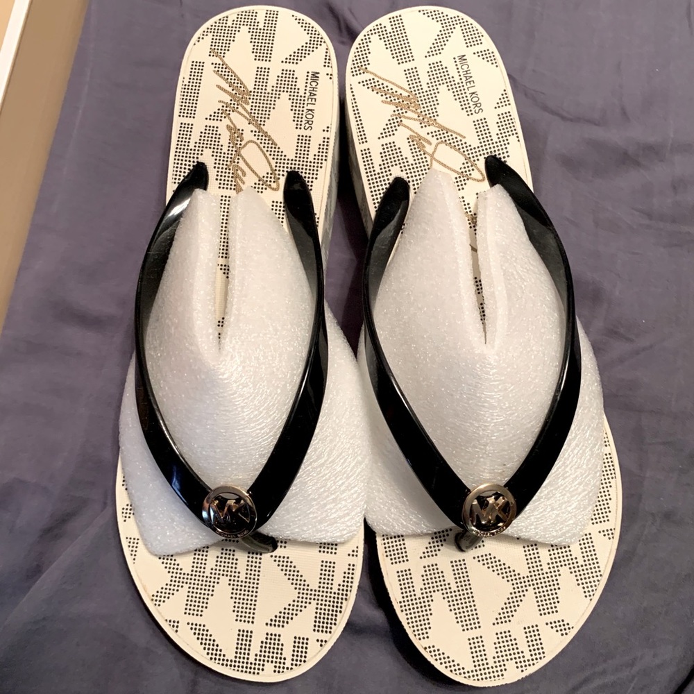 Michael Kors flip flops Black/White size 10 BNIB